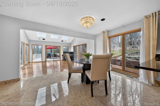 2131 Birchwood Way, West Bloomfield Charter Township, MI 48302