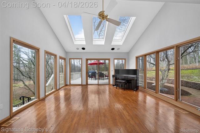 2131 Birchwood Way, West Bloomfield Charter Township, MI 48302