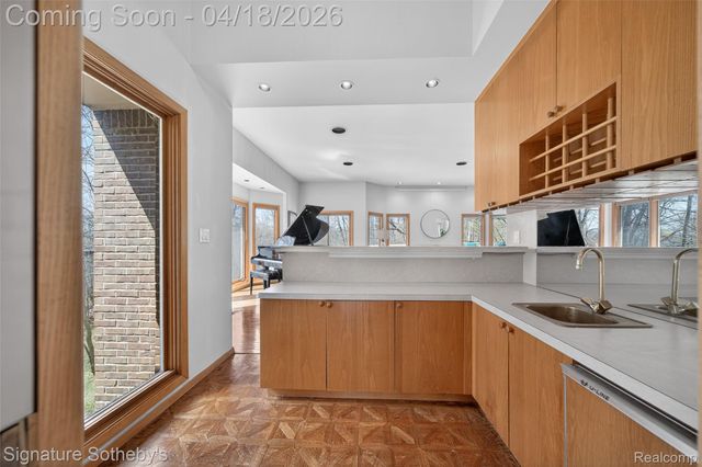 2131 Birchwood Way, West Bloomfield Charter Township, MI 48302