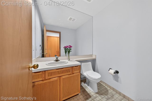 2131 Birchwood Way, West Bloomfield Charter Township, MI 48302