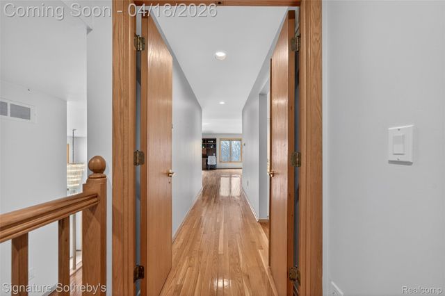 2131 Birchwood Way, West Bloomfield Charter Township, MI 48302