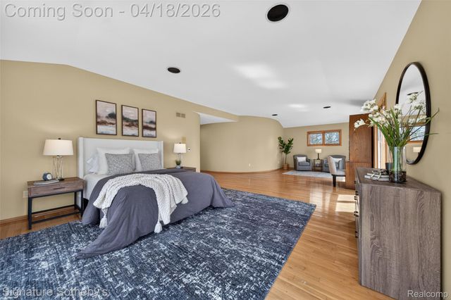 2131 Birchwood Way, West Bloomfield Charter Township, MI 48302
