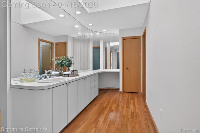 2131 Birchwood Way, West Bloomfield Charter Township, MI 48302