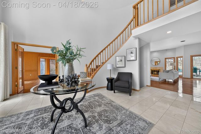 2131 Birchwood Way, West Bloomfield Charter Township, MI 48302