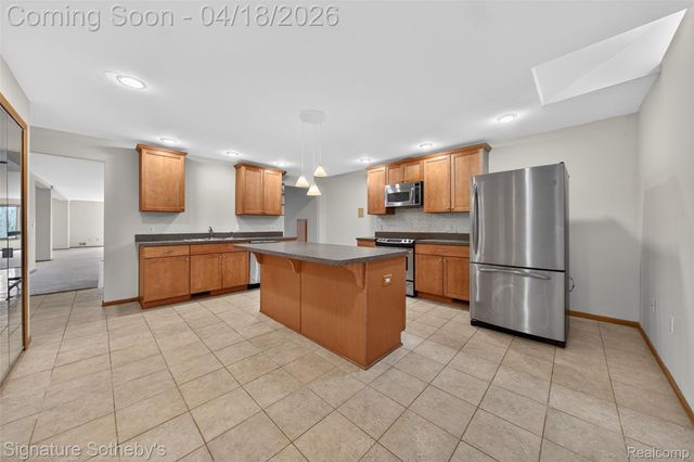 2131 Birchwood Way, West Bloomfield Charter Township, MI 48302