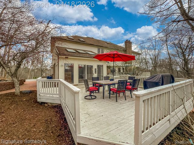 2131 Birchwood Way, West Bloomfield Charter Township, MI 48302