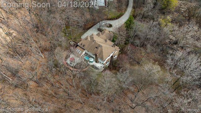 2131 Birchwood Way, West Bloomfield Charter Township, MI 48302