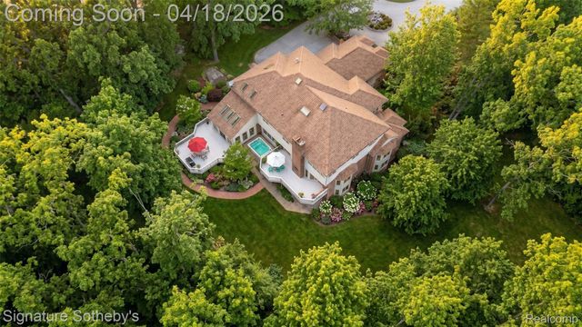 2131 Birchwood Way, West Bloomfield Charter Township, MI 48302