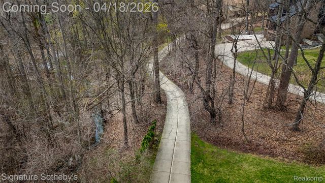 2131 Birchwood Way, West Bloomfield Charter Township, MI 48302