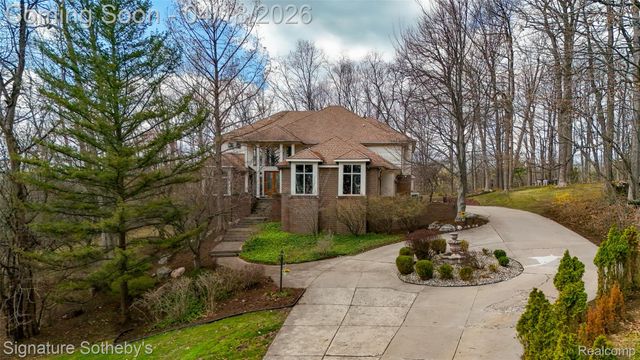 2131 Birchwood Way, West Bloomfield Charter Township, MI 48302