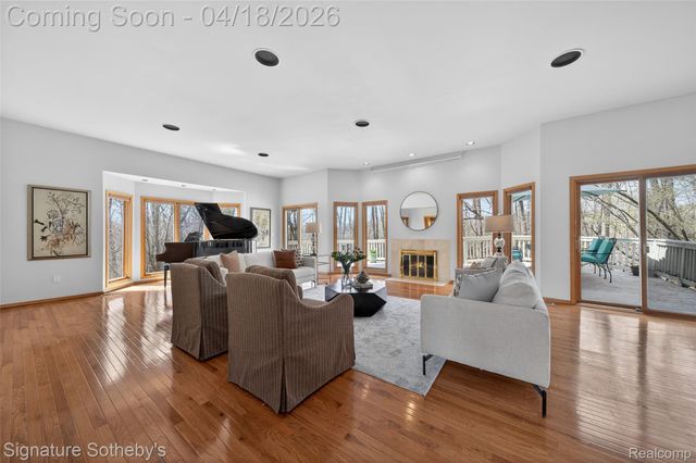 2131 Birchwood Way, West Bloomfield Charter Township, MI 48302