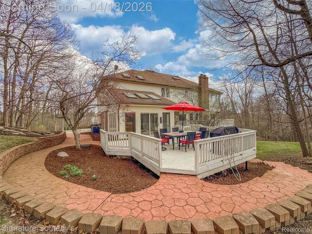 2131 Birchwood Way, West Bloomfield Charter Township, MI 48302