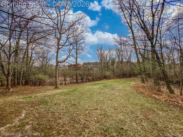2131 Birchwood Way, West Bloomfield Charter Township, MI 48302