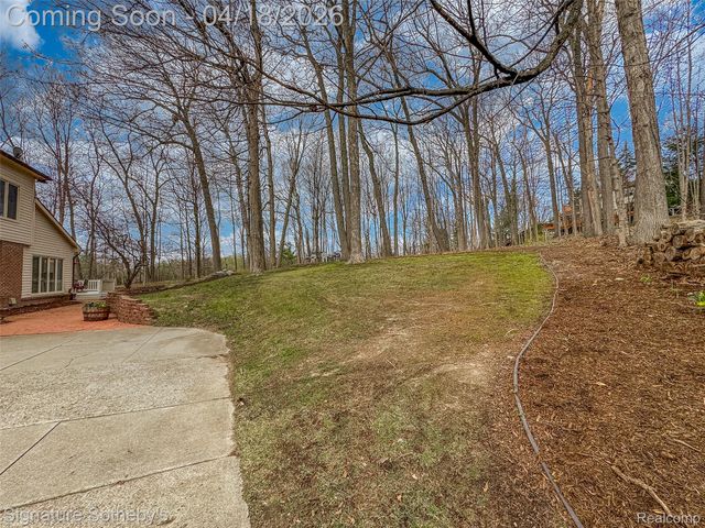 2131 Birchwood Way, West Bloomfield Charter Township, MI 48302