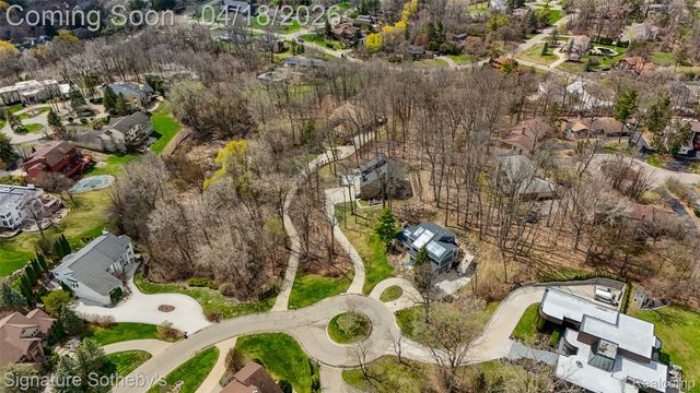2131 Birchwood Way, West Bloomfield Charter Township, MI 48302