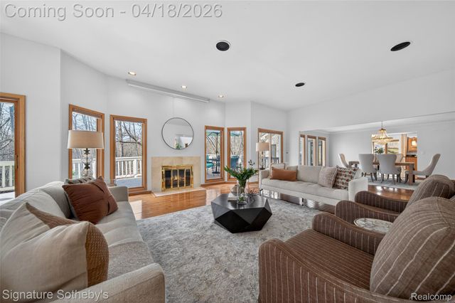 2131 Birchwood Way, West Bloomfield Charter Township, MI 48302