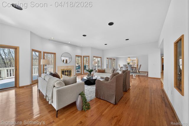 2131 Birchwood Way, West Bloomfield Charter Township, MI 48302