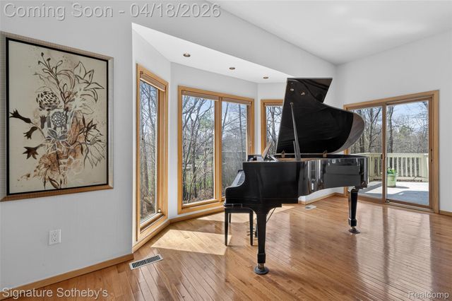 2131 Birchwood Way, West Bloomfield Charter Township, MI 48302