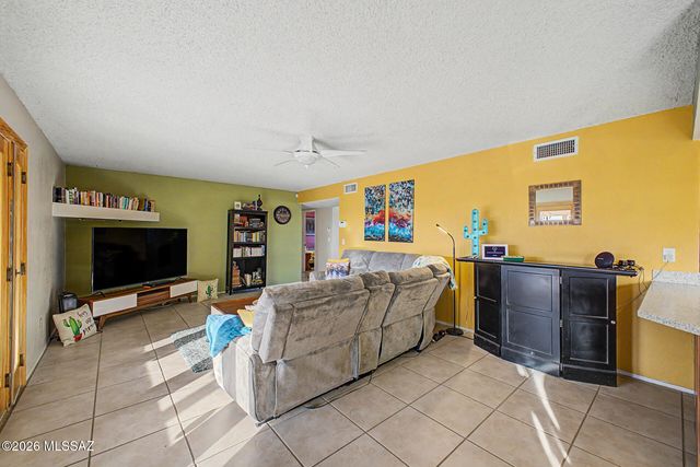 6851 N Machiavelli Way, Tucson, AZ 85741