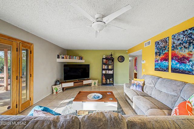 6851 N Machiavelli Way, Tucson, AZ 85741