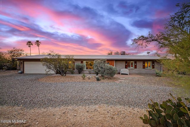 6851 N Machiavelli Way, Tucson, AZ 85741