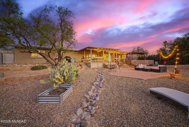 6851 N Machiavelli Way, Tucson, AZ 85741