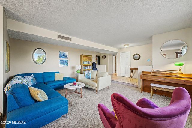 6851 N Machiavelli Way, Tucson, AZ 85741
