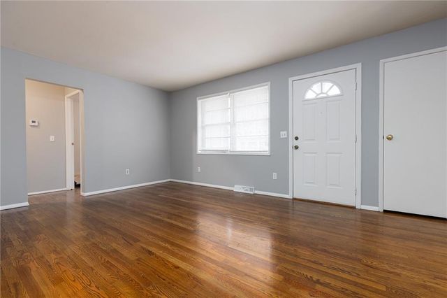 5869 N Oakley Street, Kansas City, MO 64119