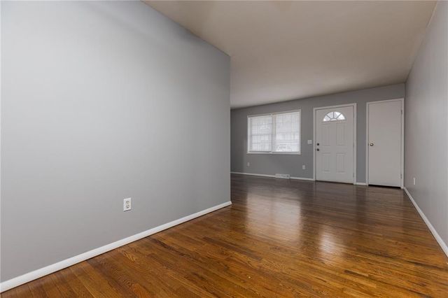 5869 N Oakley Street, Kansas City, MO 64119