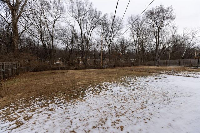 5869 N Oakley Street, Kansas City, MO 64119