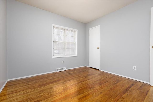 5869 N Oakley Street, Kansas City, MO 64119