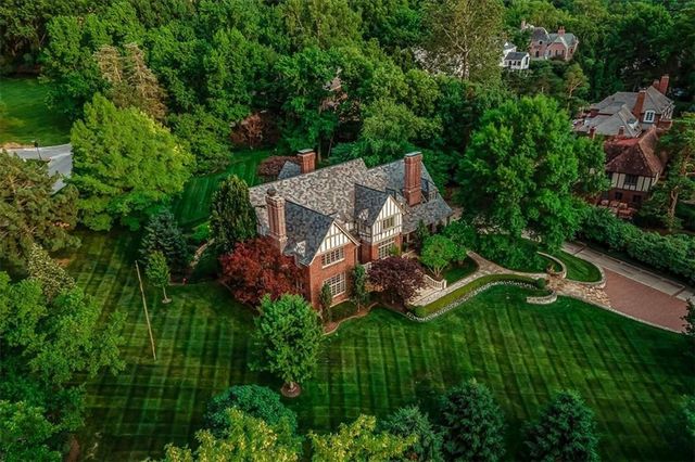 5800 Brookbank Lane, Mission Hills, KS 66208