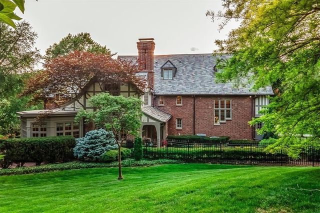 5800 Brookbank Lane, Mission Hills, KS 66208