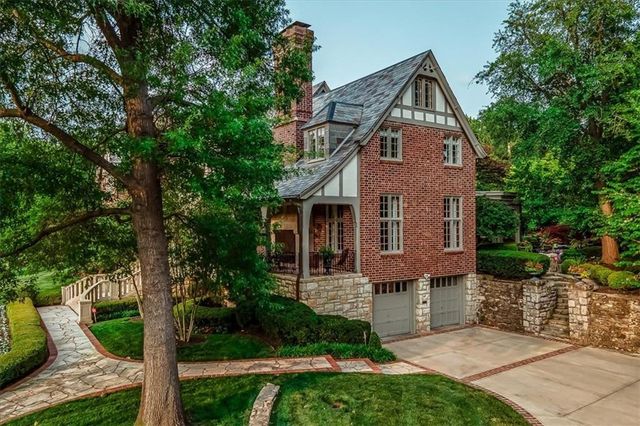 5800 Brookbank Lane, Mission Hills, KS 66208