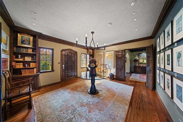 5800 Brookbank Lane, Mission Hills, KS 66208