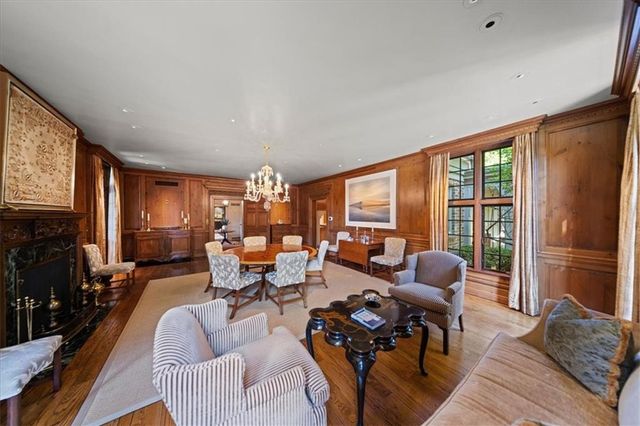 5800 Brookbank Lane, Mission Hills, KS 66208