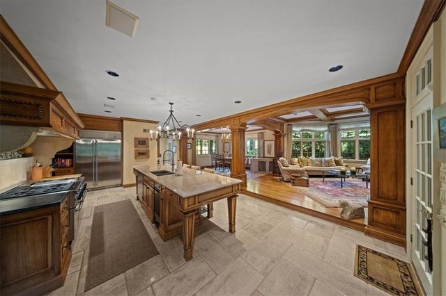 5800 Brookbank Lane, Mission Hills, KS 66208