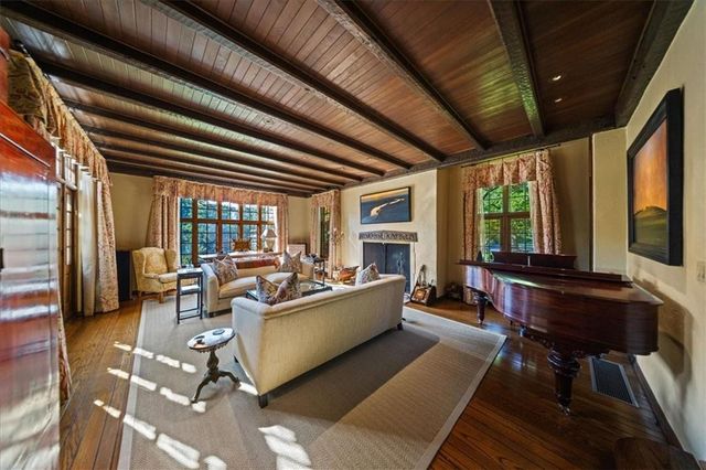 5800 Brookbank Lane, Mission Hills, KS 66208