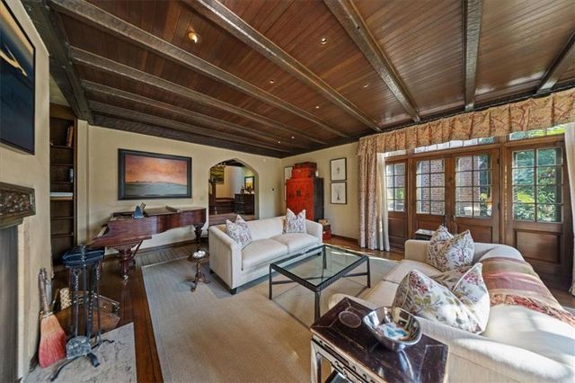 5800 Brookbank Lane, Mission Hills, KS 66208