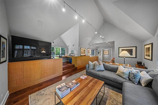 5800 Brookbank Lane, Mission Hills, KS 66208