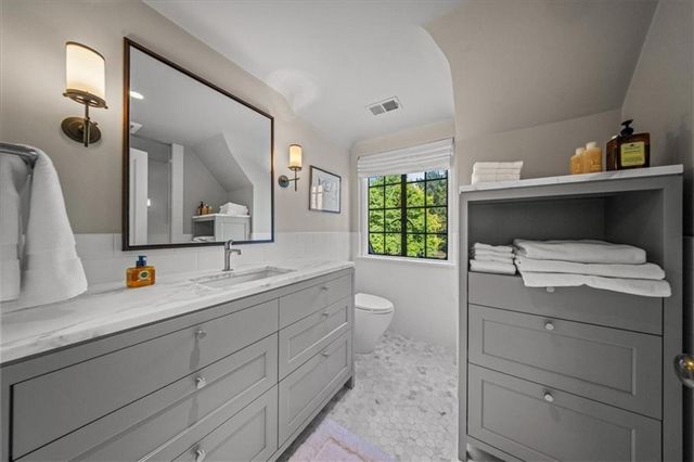 5800 Brookbank Lane, Mission Hills, KS 66208