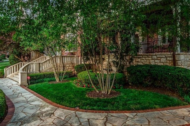 5800 Brookbank Lane, Mission Hills, KS 66208