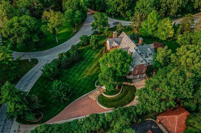 5800 Brookbank Lane, Mission Hills, KS 66208