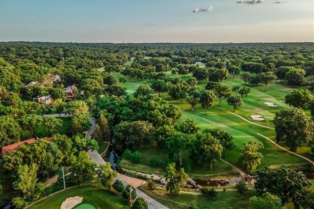 5800 Brookbank Lane, Mission Hills, KS 66208