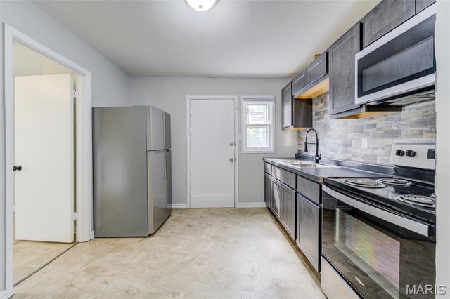 6811 Brower Court, Berkeley, MO 63134