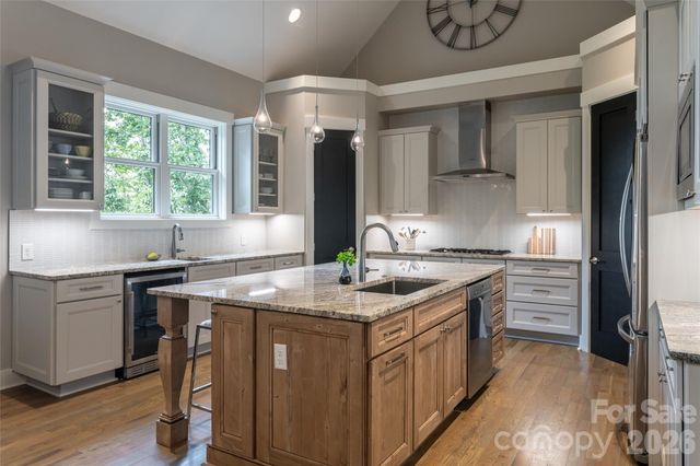 57 Villa Nova Drive, Asheville, NC 28804