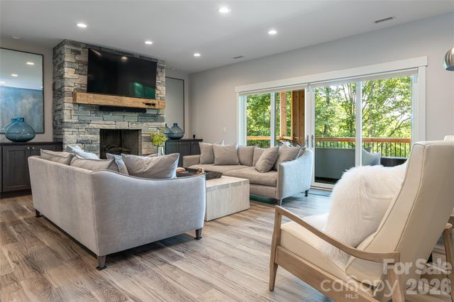 57 Villa Nova Drive, Asheville, NC 28804
