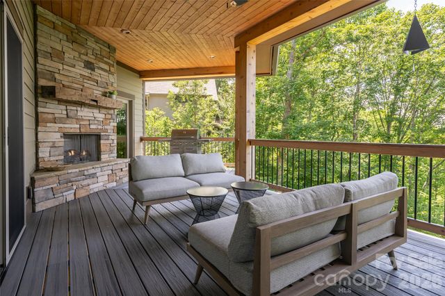 57 Villa Nova Drive, Asheville, NC 28804