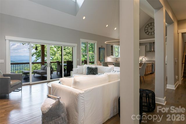 57 Villa Nova Drive, Asheville, NC 28804