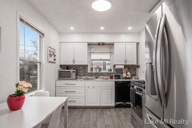 82 Peony Street Sw, Byron Twp, MI 49548